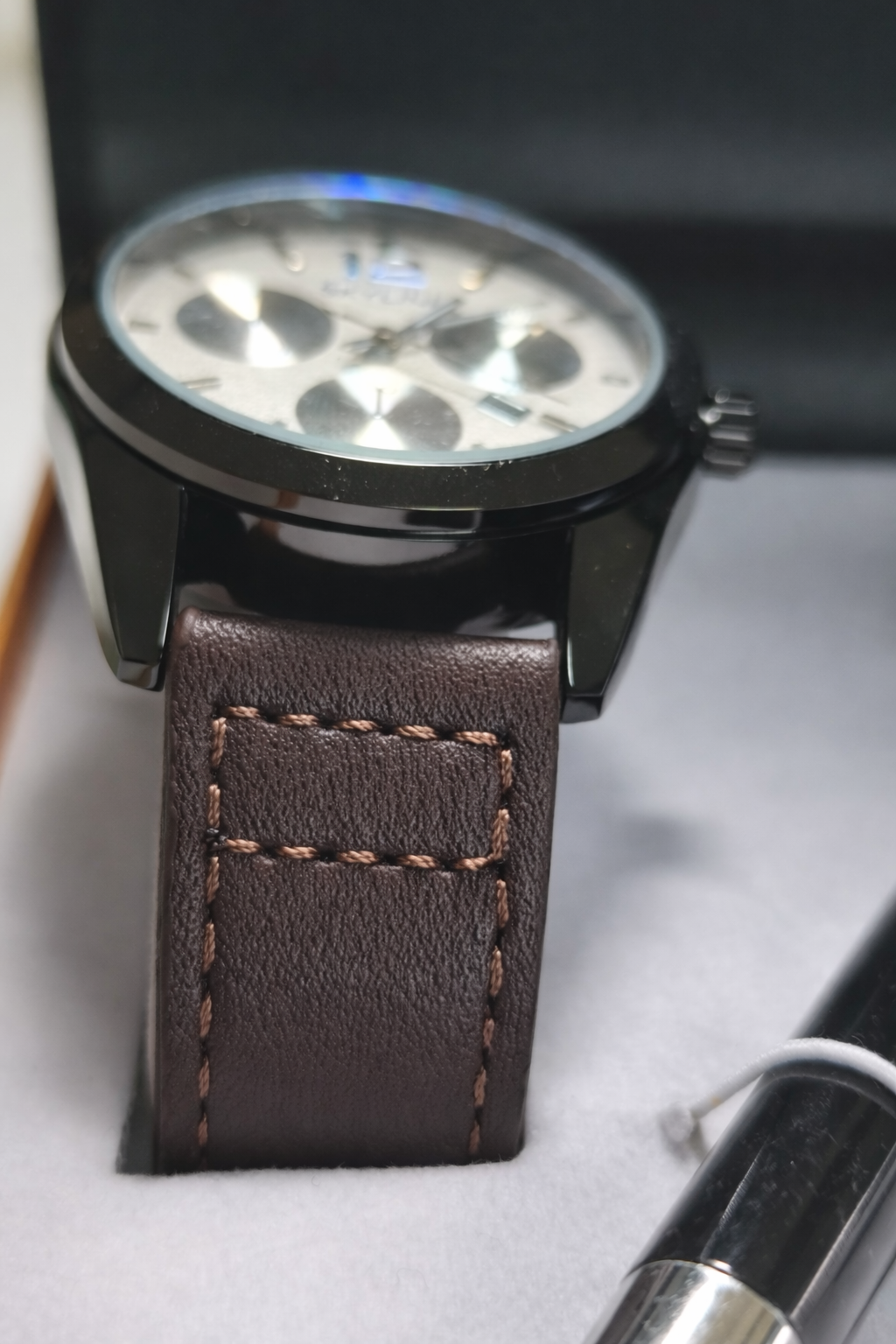 Reloj hombre marrón